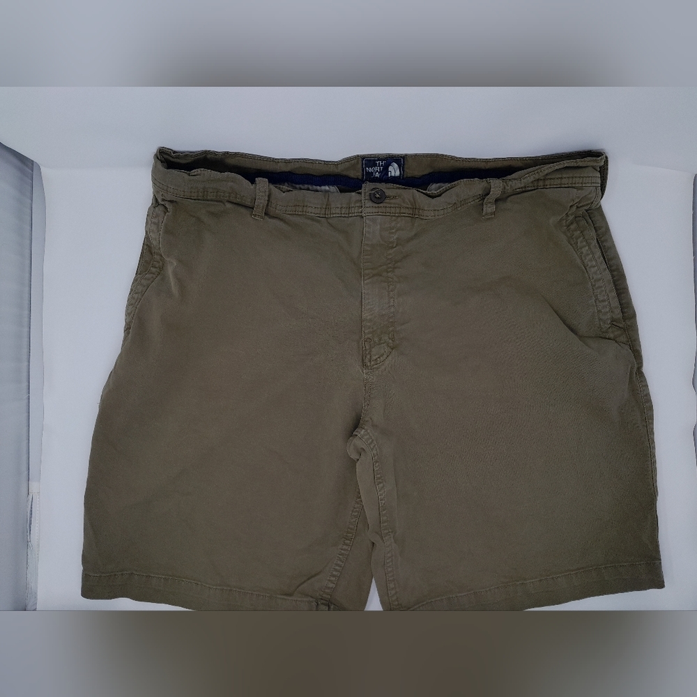 Men's North Face Olive Green Flat Front Shorts Size 40